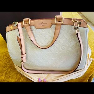 Louis Vuitton handbag 👜 beautiful color